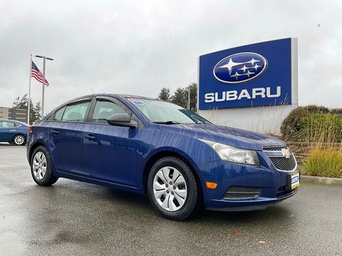 Used 2013 Chevrolet Cruze LS image 2