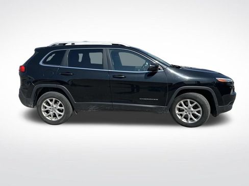 Used 2017 Jeep Cherokee Latitude w/ Cold Weather Group AWD/4WD image 8