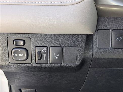 Used 2018 Toyota RAV4 XLE image 9