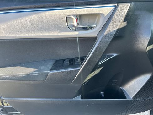 Used 2015 Toyota Corolla LE image 10