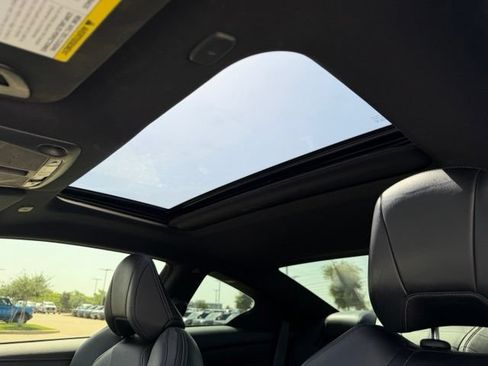 Used 2018 INFINITI Q60 2.0t w/ Moonroof Package RWD image 9