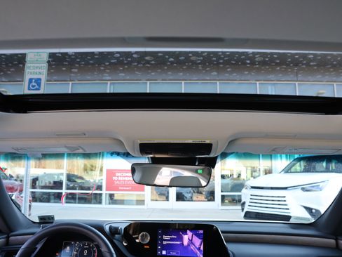 Used 2025 Lexus ES 350 w/ Premium Package image 30