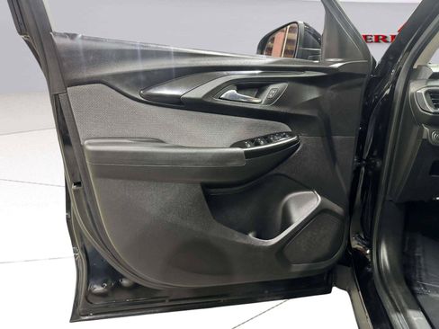 Used 2021 Chevrolet TrailBlazer LT w/ Convenience Package FWD image 9