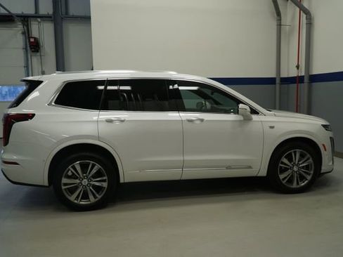 Used 2022 Cadillac XT6 Premium Luxury w/ Technology Package image 7