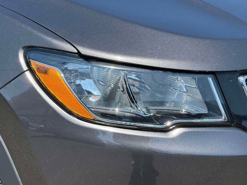 Used 2018 Jeep Compass Latitude w/ Popular Equipment Group AWD/4WD image 9