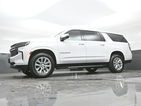 Used 2023 Chevrolet Suburban Premier image 22
