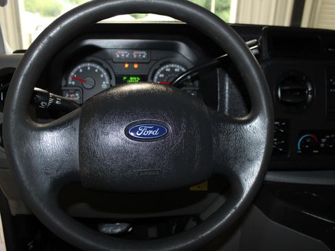 Used 2009 Ford E-150 and Econoline 150 RWD image 10