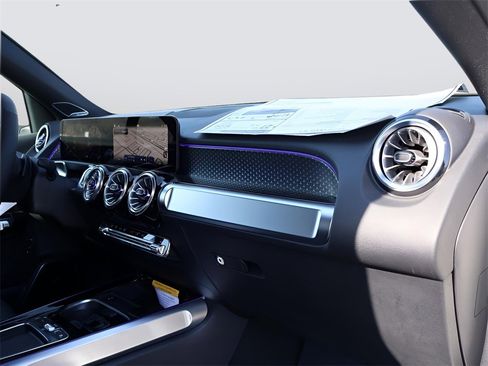 New 2025 Mercedes-Benz GLB 250 4MATIC image 11