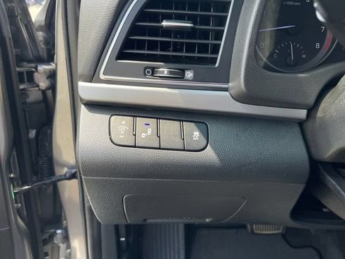 Used 2018 Hyundai Elantra Value Edition FWD image 31