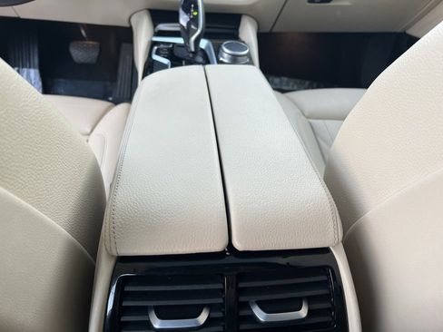 Used 2019 BMW 530i xDrive 530i xDrive image 34