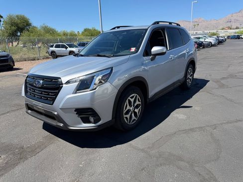 Used 2023 Subaru Forester Premium AWD/4WD image 3