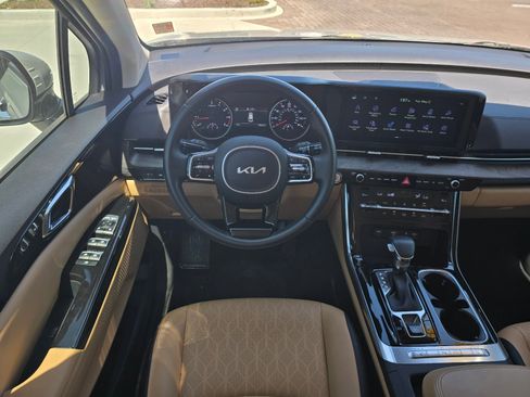 Used 2024 Kia Carnival EX FWD image 13