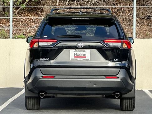 Used 2021 Toyota RAV4 LE image 4