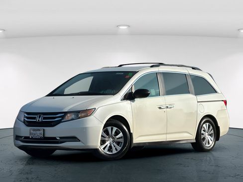 Used 2016 Honda Odyssey SE image 2