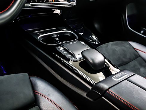 Used 2022 Mercedes-Benz CLA 250 image 7