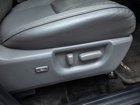 Used 2016 Toyota Sequoia Platinum image 38