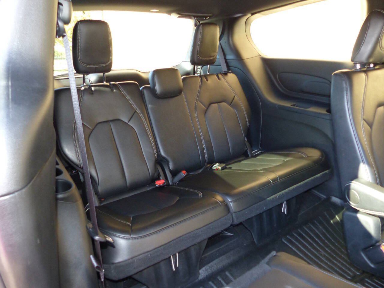 Used 2025 Chrysler Pacifica Select FWD image 41