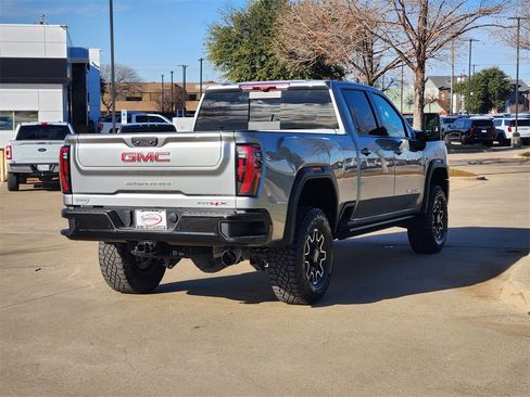 Used 2025 GMC Sierra 2500 AT4X image 7