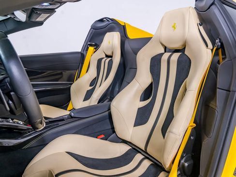 Used 2022 Ferrari 812 GTS RWD image 33