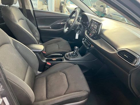 Used 2018 Hyundai Elantra GT FWD image 14