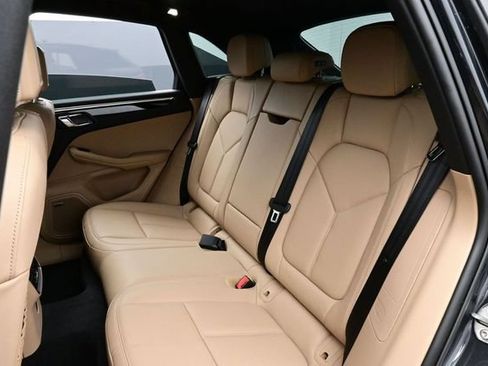 Certified 2025 Porsche Macan AWD/4WD image 14