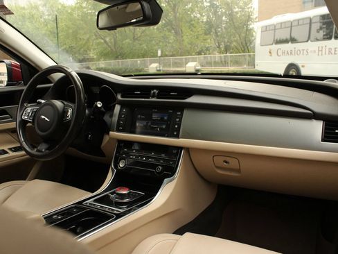 Used 2017 Jaguar XF Premium RWD image 24
