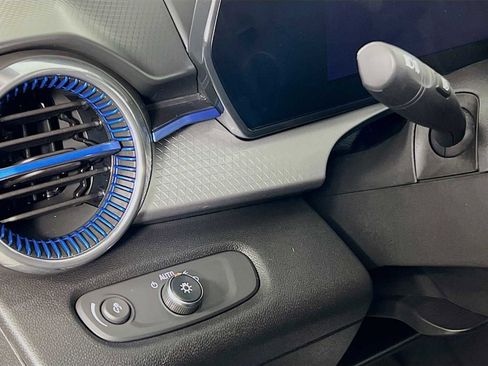 Used 2025 Chevrolet Trax LT w/ LT Convenience Package FWD image 10