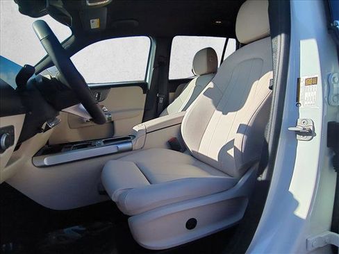 Certified 2025 Mercedes-Benz GLB 250 4MATIC image 11