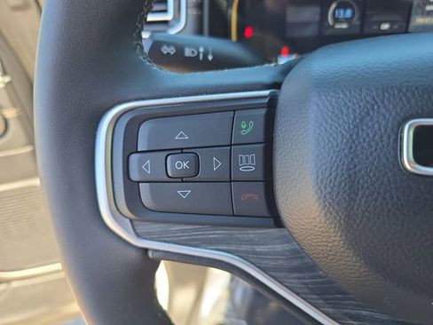 Certified 2024 Jeep Wagoneer Series II w/ Flexible Seating Group image 23