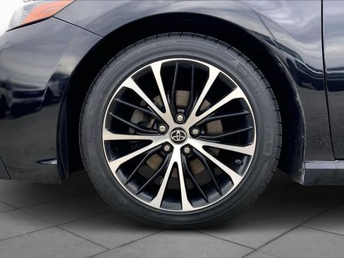 Used 2021 Toyota Camry SE image 11