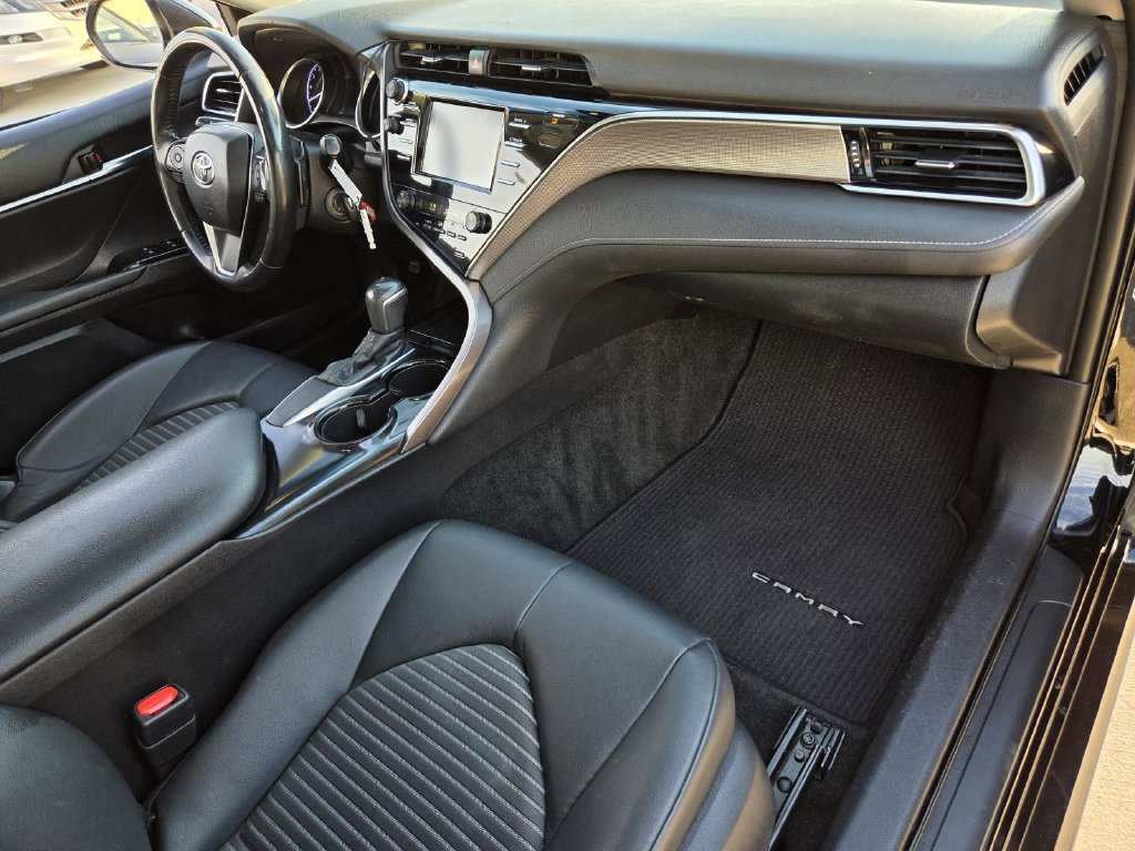 Used 2018 Toyota Camry SE w/ Moonroof Package FWD image 8
