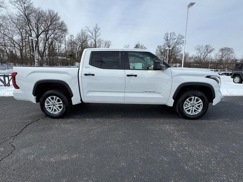 Used 2022 Toyota Tundra SR5 w/ SR5 Convenience Package image 2