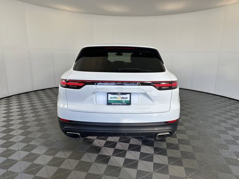 Used 2021 Porsche Cayenne Base image 9