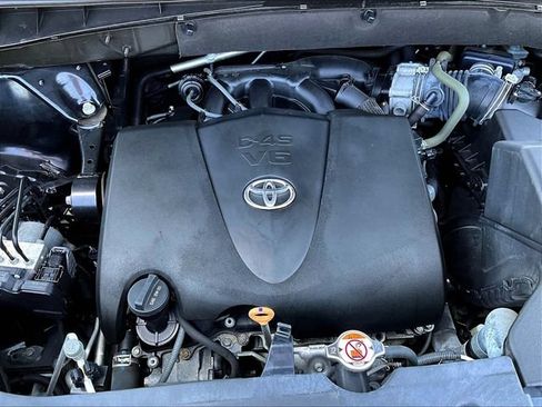 Used 2019 Toyota Highlander XLE AWD/4WD image 38