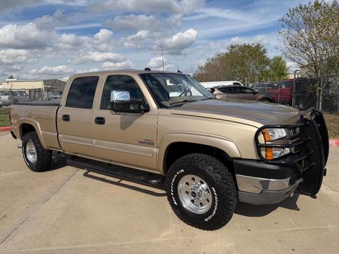 Used 2005 Chevrolet Silverado 2500 LT w/ Heavy-Duty Power Package image 69