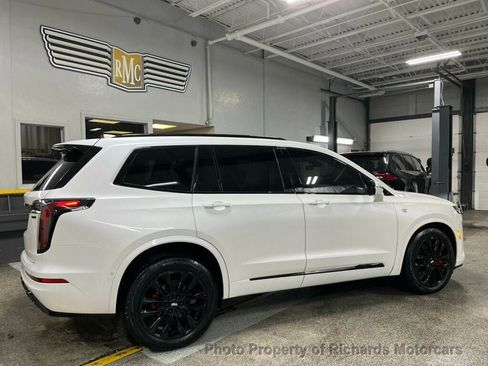 Used 2024 Cadillac XT6 Sport w/ LPO, ONYX Package image 2