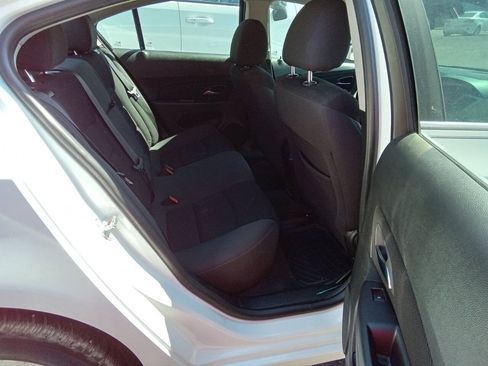 Used 2016 Chevrolet Cruze LT w/ Technology Package FWD image 5