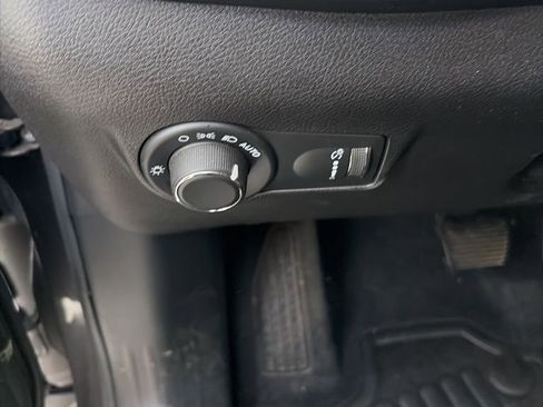 Used 2024 Jeep Compass Sport image 4