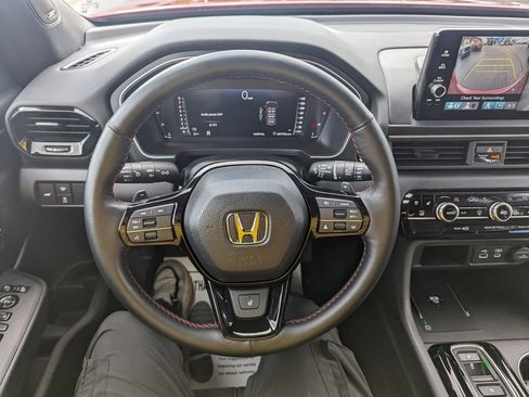 Certified 2025 Honda Pilot Black Edition image 23