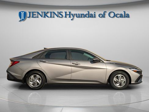 New 2026 Hyundai Elantra SE image 2