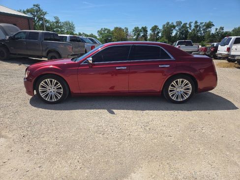 Used 2013 Chrysler 300 C RWD image 2