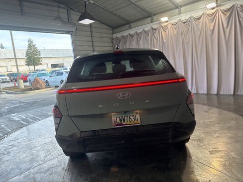 Certified 2024 Hyundai Kona SE image 6