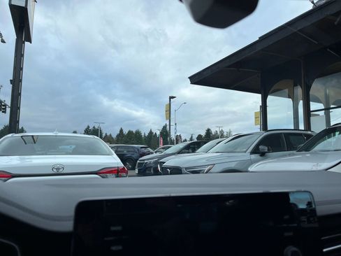 Used 2025 Volkswagen Jetta SE image 18