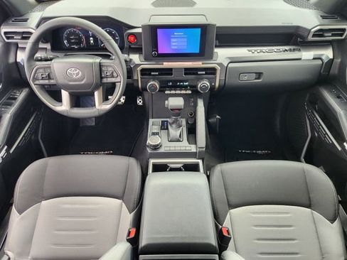 Used 2025 Toyota Tacoma TRD Sport AWD/4WD image 21