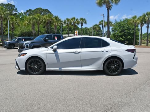 Used 2023 Toyota Camry XSE FWD image 5