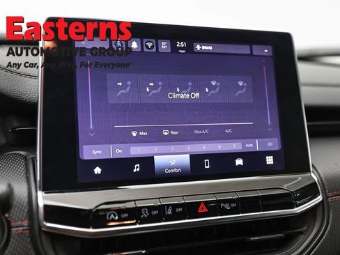Used 2025 Jeep Compass Trailhawk w/ Trailer Tow Group AWD/4WD image 19