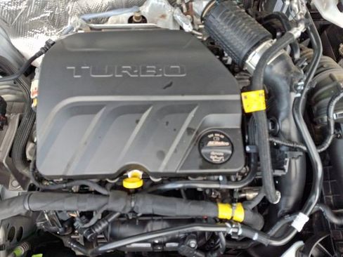 Used 2025 Chevrolet Trax RS w/ Sunroof Package FWD image 27
