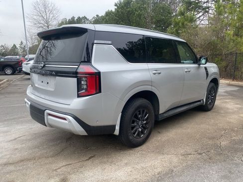 Used 2025 Nissan Armada SV image 3