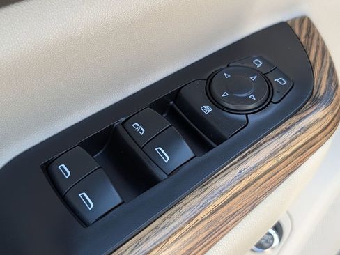 Used 2019 GMC Acadia Denali w/ Technology Package AWD/4WD image 37