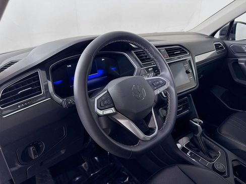 Certified 2024 Volkswagen Tiguan SE image 4